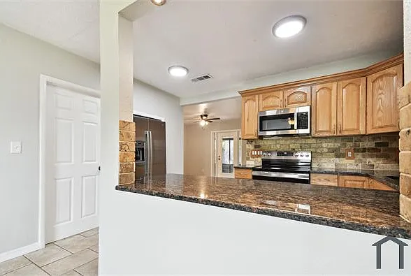 4 bed, 2488 sqft, $2,500 — Photo 4