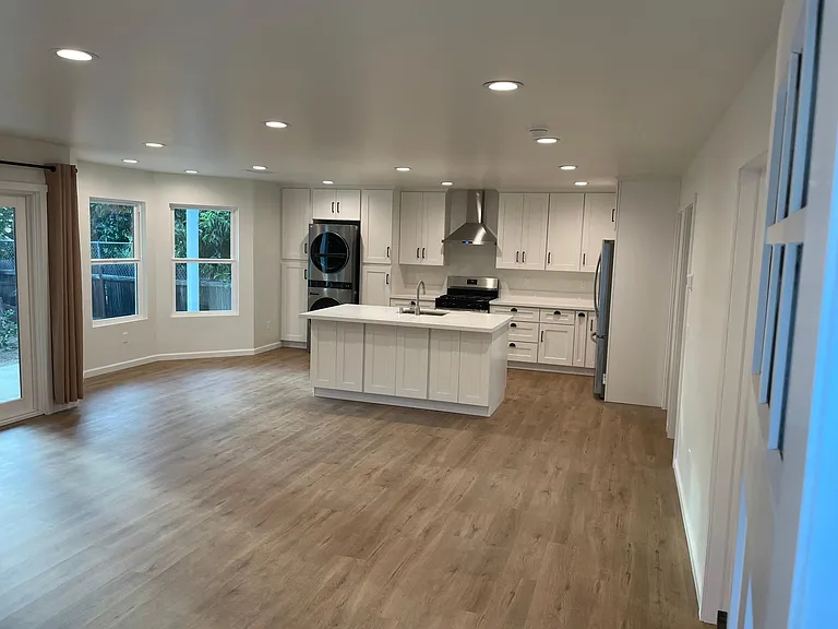 1191 Hillside St — Photo 4