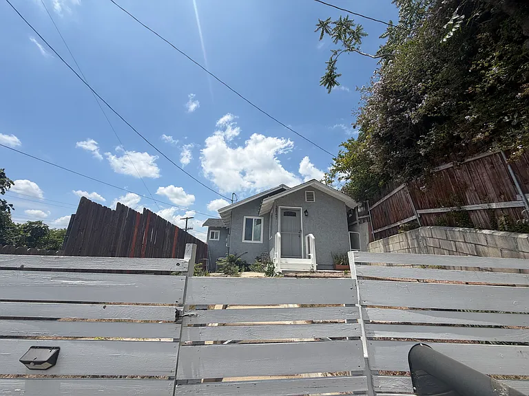 2847 Johnston St — Photo 1