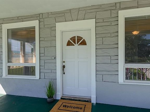 Two HUGE Front Windows Soak in the AM Sun & Offer the Perfect Vista of Crest Lake Park!