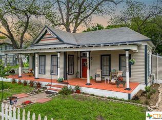 1028 Saint Peter St, Gonzales, TX 78629