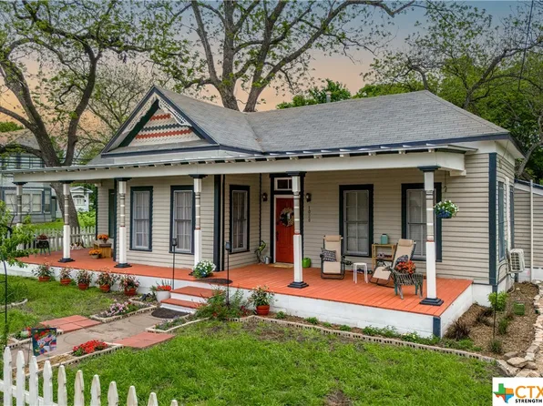 1028 Saint Peter St, Gonzales, TX 78629