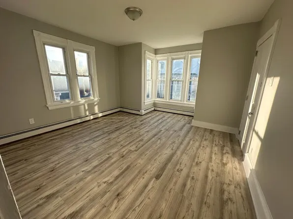 42 Vineyard St, Providence, RI 02907