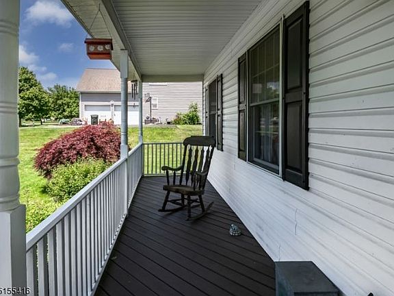 4th image of 9 Hemlock Dr
