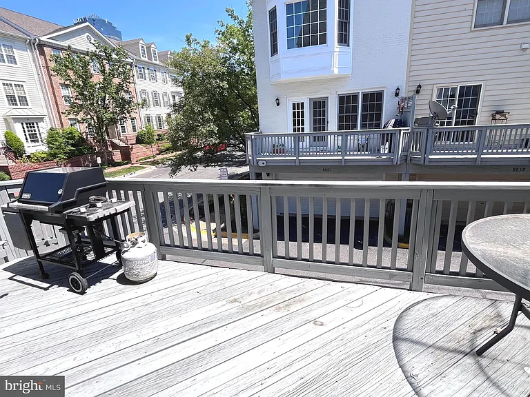 1601 Leeds Castle Dr — Photo 29