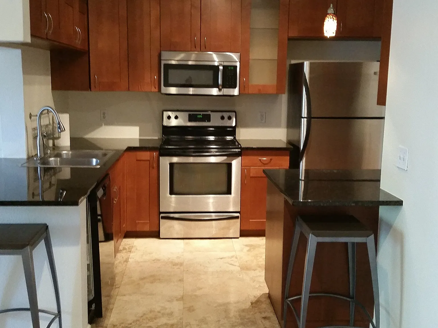 2 bed, 1100 sqft, $1,800 — Photo 2