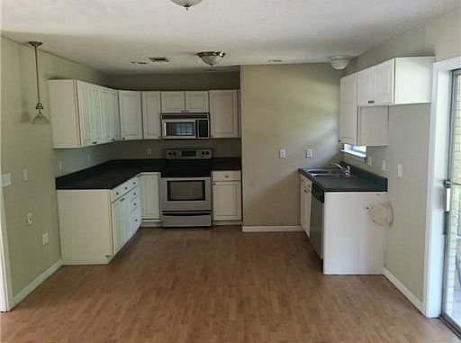 5th image of 3723 Oak Ave