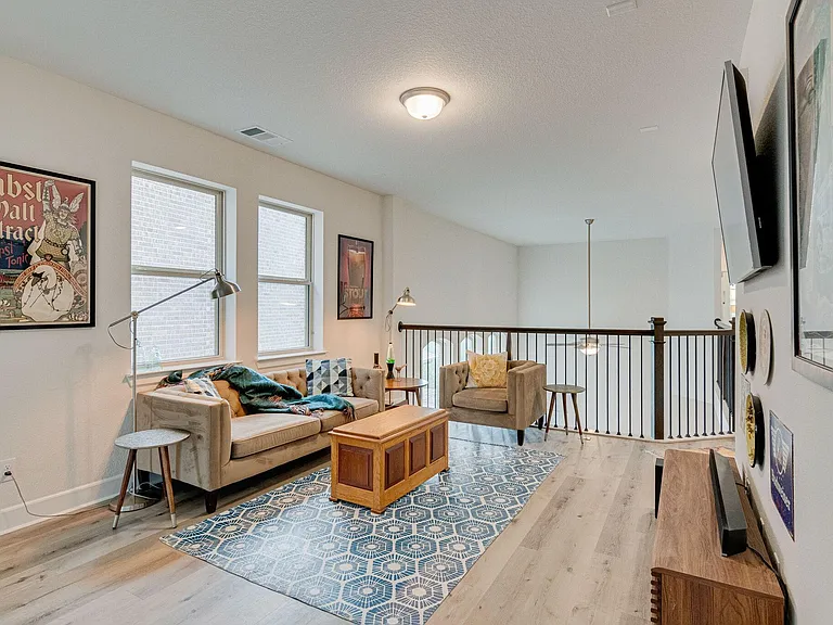 576 Courtyard Ln — Photo 15