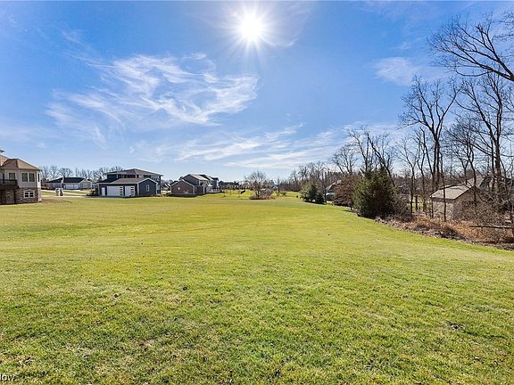 5th image of 6574 Woods Edge Dr