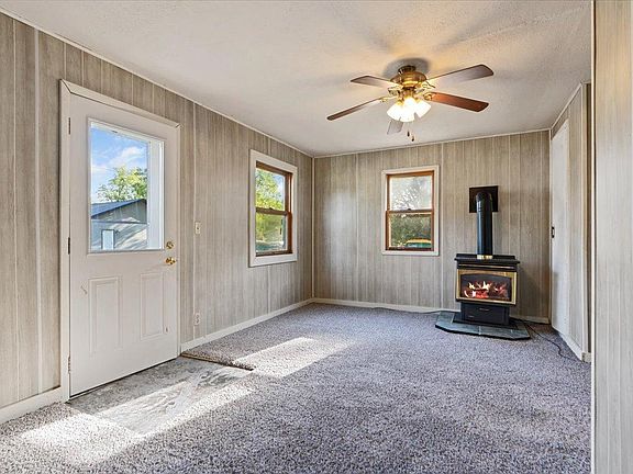 2nd image of 924 6th Ave NE