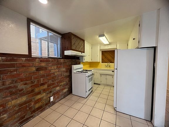 3rd image of 831 8th St #D