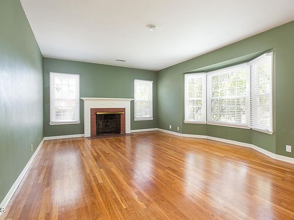 3rd image of 1670 N Hill Ave