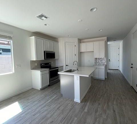 3rd image of 35990 W San Clemente Ave
