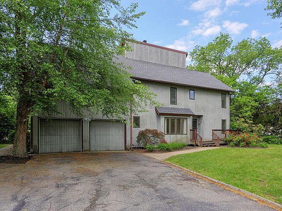 2nd image of 704 Princess Ct