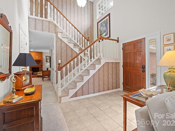 5th image of 115 31st Avenue Ct NE