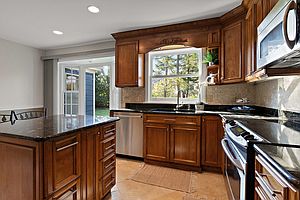 5th image of 372 Stratford Rd