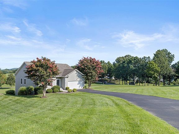 2nd image of 1222 8th Fairway Ln