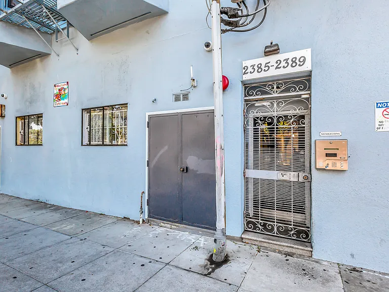 2385 Folsom — Photo 29
