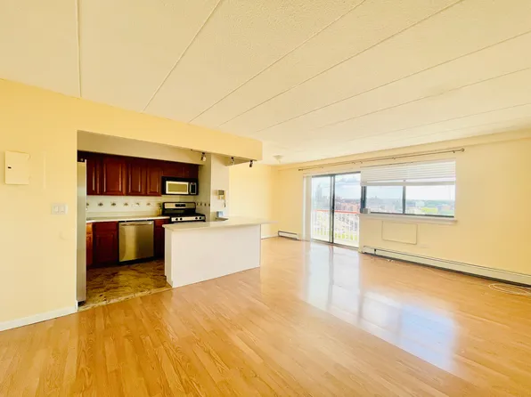 92-29 Queens Boulevard image 1 of 14