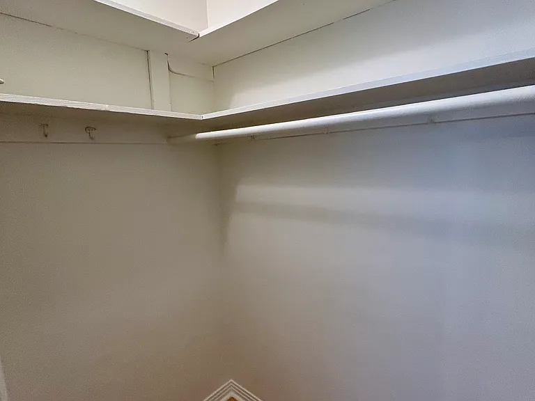 1214 W Victory Blvd — Photo 24