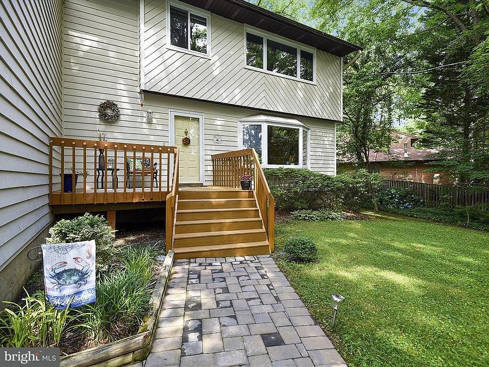 1st image of 955 Woodland Cir