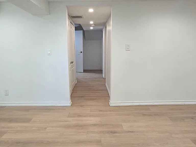 735 Pam Cres #BASEMENT — Photo 5