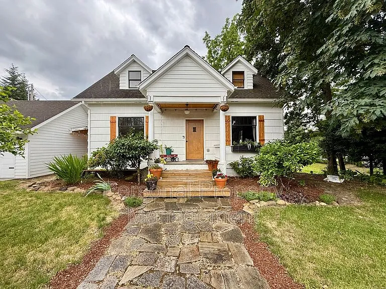 2234 N L St — Photo 1