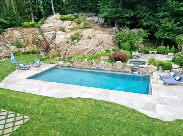 87 Stonewall Circle, West Harrison, NY 10604