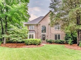 2400 Queensland Dr, Charlotte, NC 28270