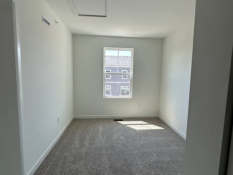 545 Yosemite Way — Photo 17