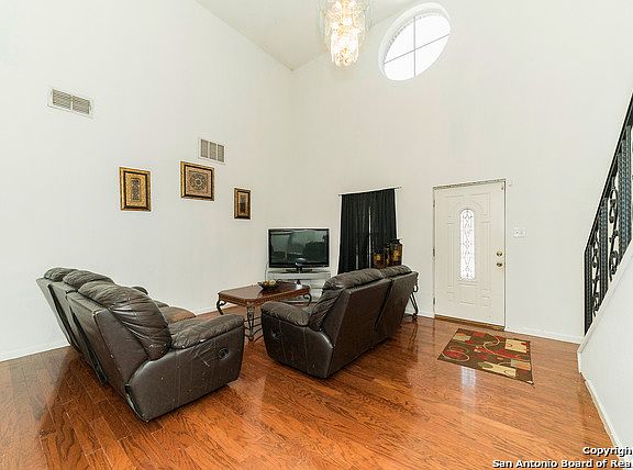 3rd image of 614 Saint Charles