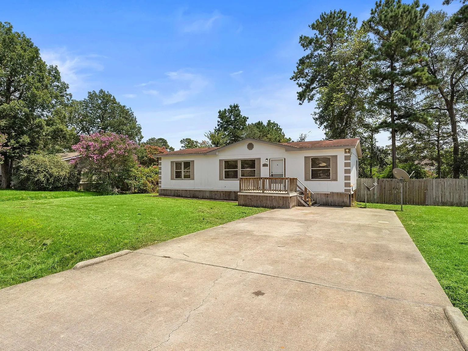 3 bed, 2.0 bath, 1344 sqft, $1,495 — Photo 1