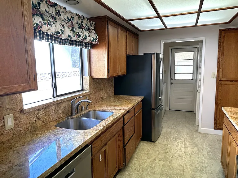 1420 E Lomita Ave — Photo 5