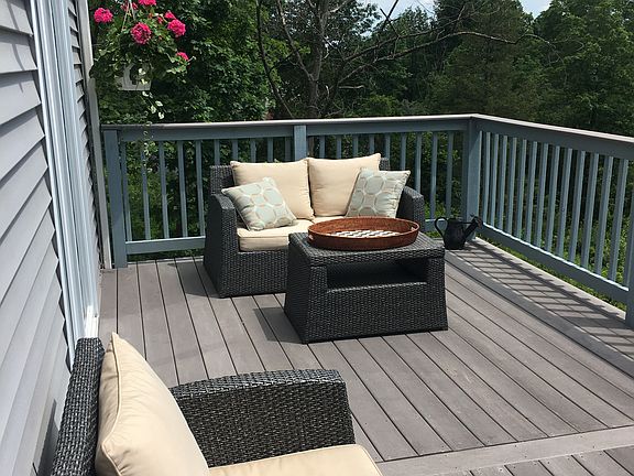 Deck off master bedroom 