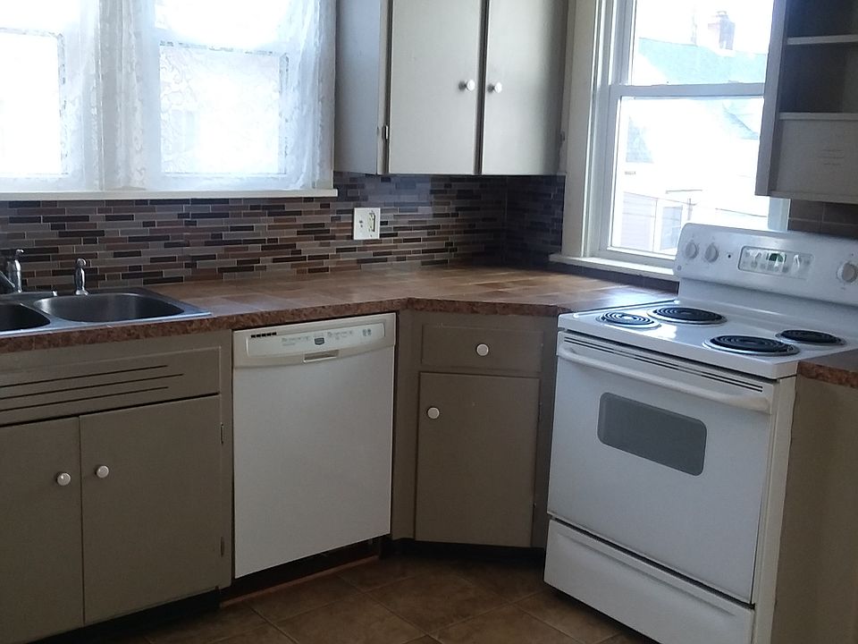 1st image of 2410 1st Ave NE