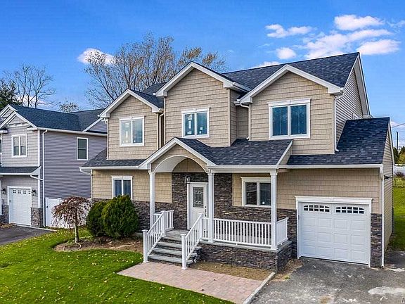 2nd image of 2 Crescent Dr #2