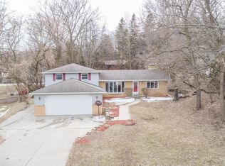 2596 Deckner Ave, Green Bay, WI 54302