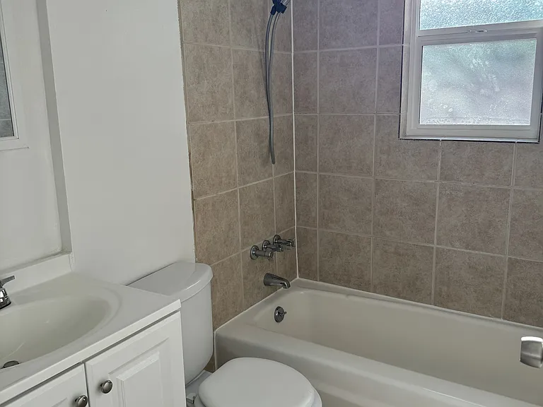 2205 E Blacklidge Dr — Photo 9