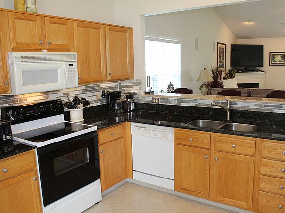 3rd image of 14052 Whittier Dr