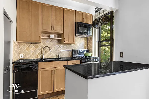 Sold by Warburg | media 5