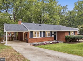 668 S Illinois St, Arlington, VA 22204