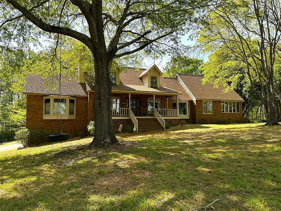 1st image of 450 Lucas Rd