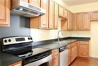 3 bed, 1600 sqft, $2,350 — Photo 2