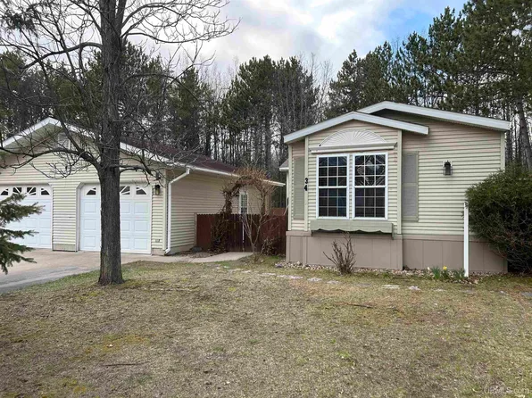 34 Mapleview Dr, Gladstone, MI 49837