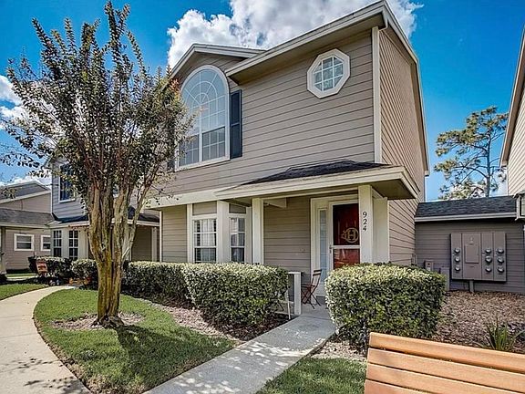2nd image of 924 Sykes Ct