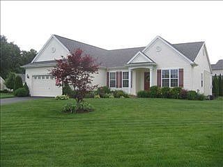 5th image of 2 Newburry Ct