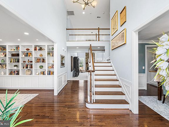 2nd image of 1232 Shenandoah Rd