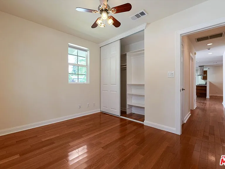 22750 Clarendon St — Photo 31