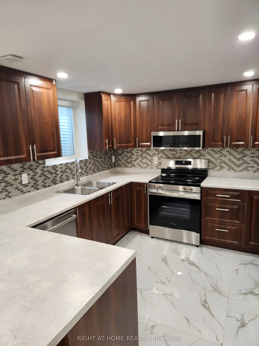 Building Photo - 62 Pineway Pl #LOWER