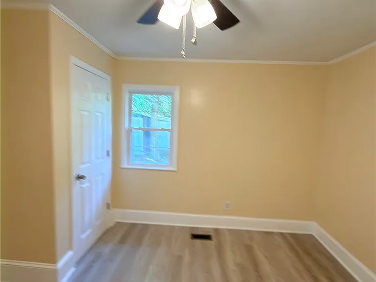 228 Eastwood Ave — Photo 15